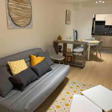 Apartment : Beau Studio, Proche Du Chateau Aubenas