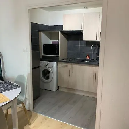 Apartment : Beau Studio, Proche Du Chateau Aubenas