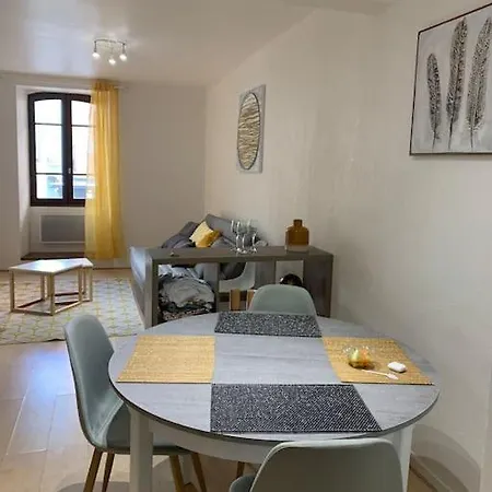 : Beau Studio, Proche Du Chateau شقة