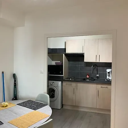 Apartment : Beau Studio, Proche Du Chateau